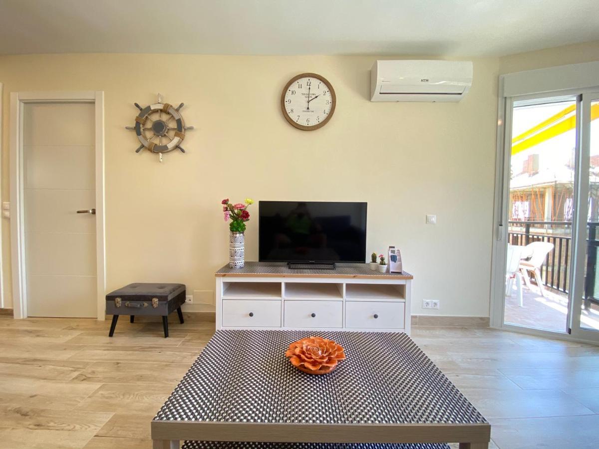 Modern 1 Bedroom Seaside Apartment With Pool Fuengirola Dış mekan fotoğraf