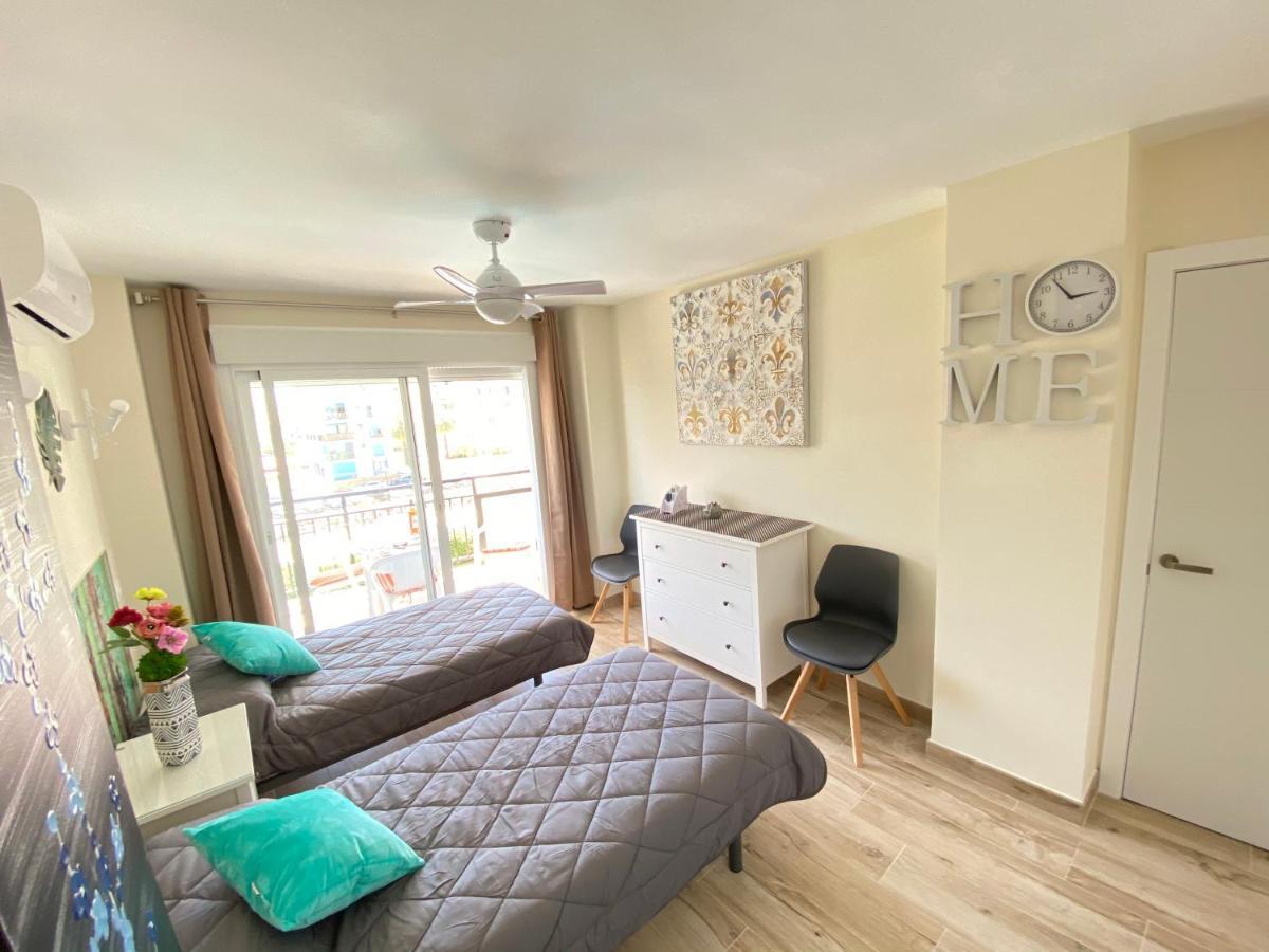 Modern 1 Bedroom Seaside Apartment With Pool Fuengirola Dış mekan fotoğraf