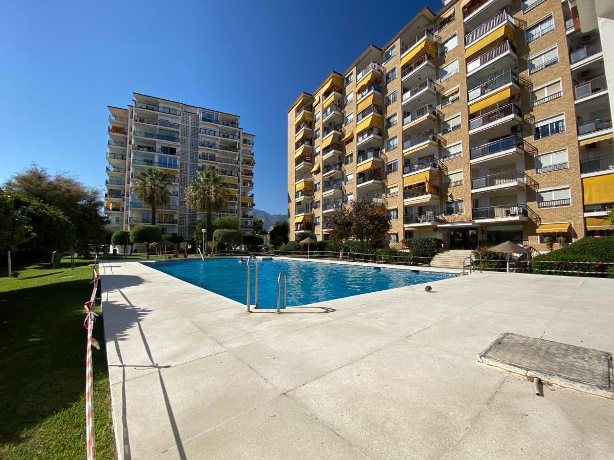 Modern 1 Bedroom Seaside Apartment With Pool Fuengirola Dış mekan fotoğraf
